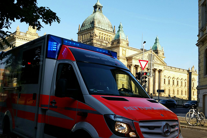 DRK Rettungswagen vor dem Bundesverwaltungsgericht im Zentrum-Süd