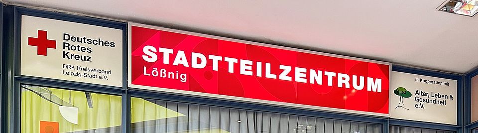 Schriftzug Stadtteilzentrum über dem Engang desselbigen