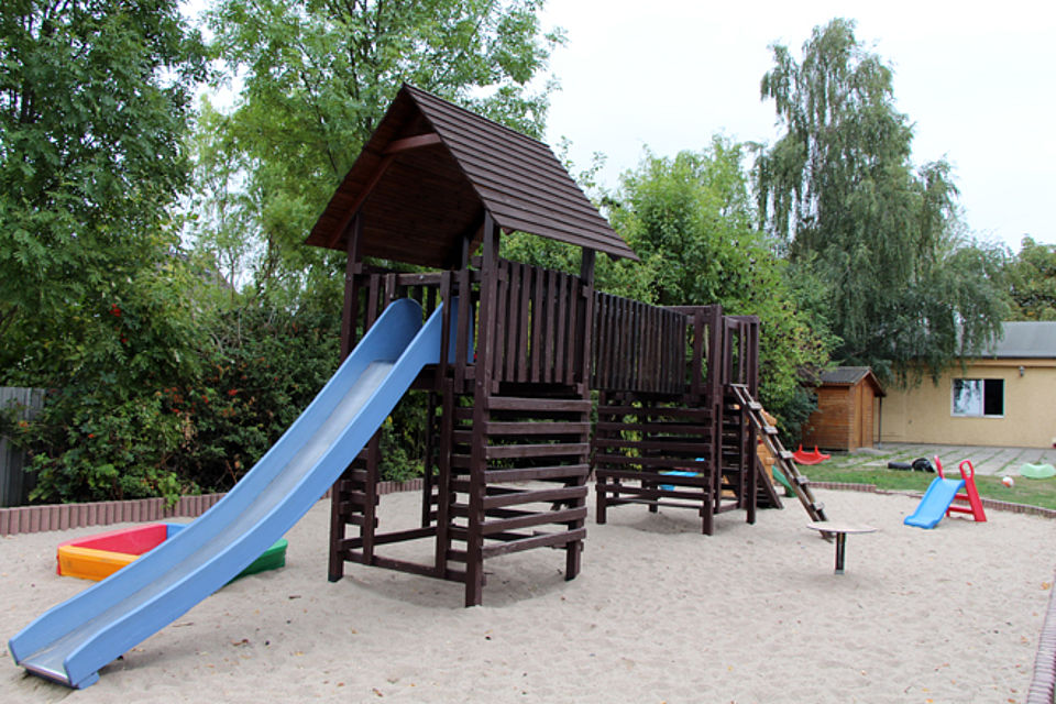 Garten mit Rutsche