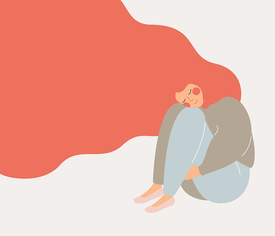 Junge Frau sitzt auf dem Boden, meditiert und führt Atemkontrolle Übung.