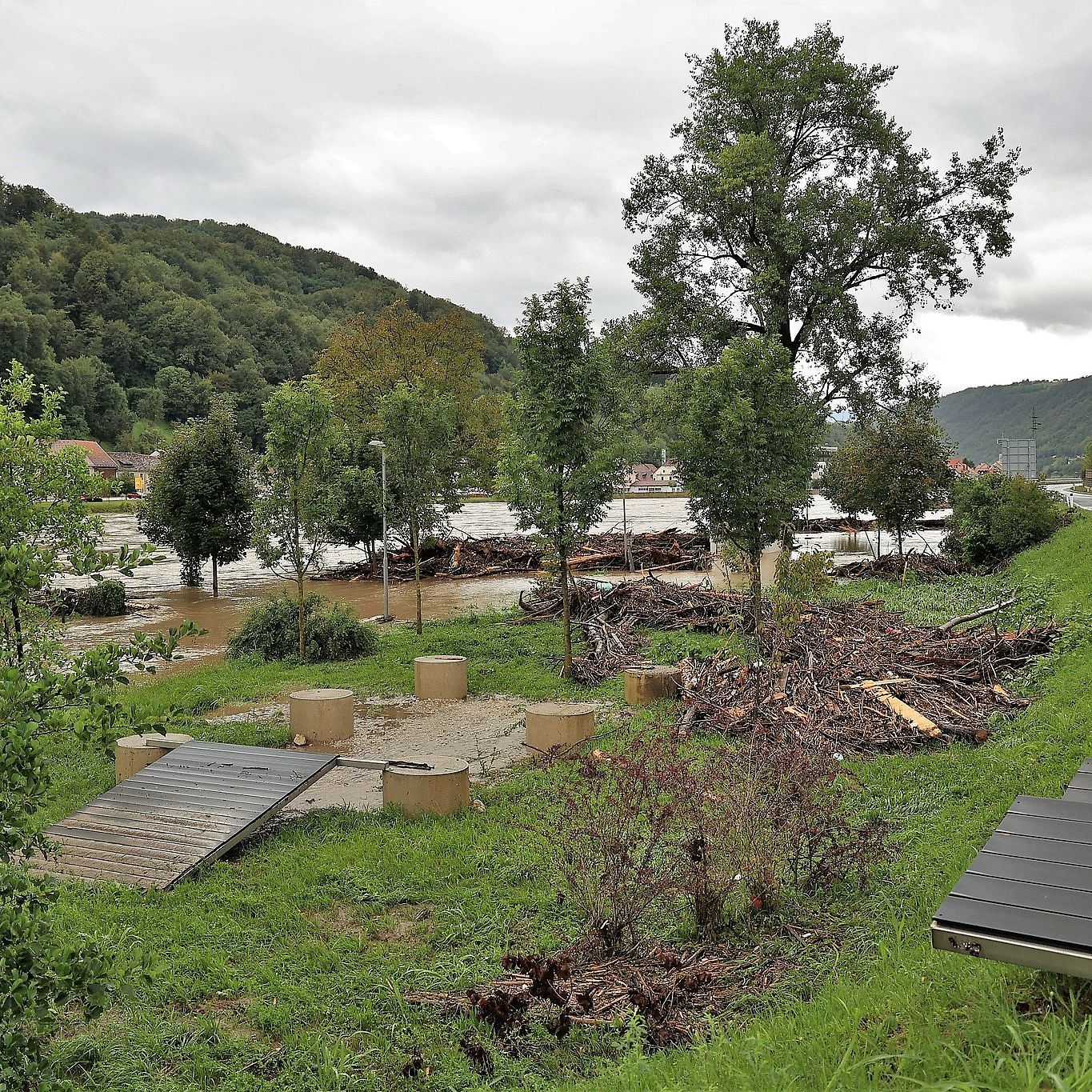 Hochwasserschäden im Uferbereich